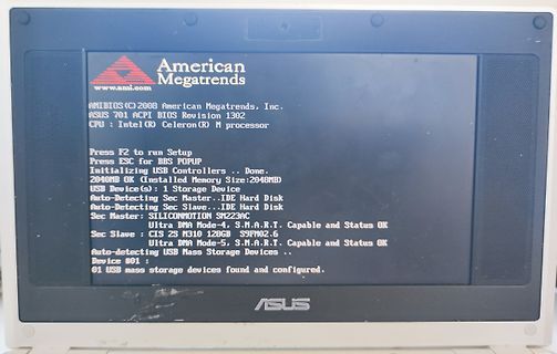 BIOS-Bildschirm eines ASUS Laptops