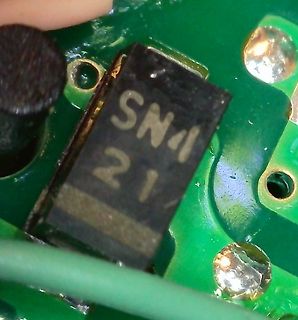 Nahaufnahme eines elektronischen Bauteils auf Leiterplatte
