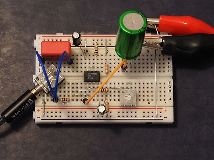 Aufbau auf Breadboard mit Bauteilen