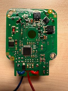Leiterplatte mit Mikrocontroller und elektronischen Bauteilen