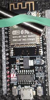 Nahaufnahme einer Platine mit ESP8266 Modul