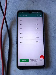 Smartphone mit Sensordaten-Anzeige