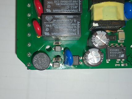 Nahaufnahme einer Leiterplatte mit elektronischen Bauteilen