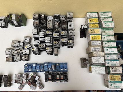 Sammlung von Schützen und deren Originalverpackungen