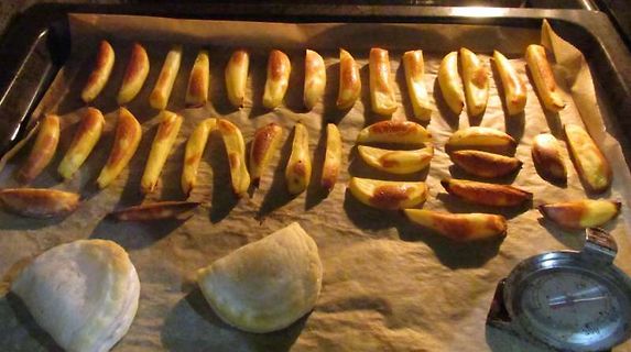 Pommes Frites auf Backpapier