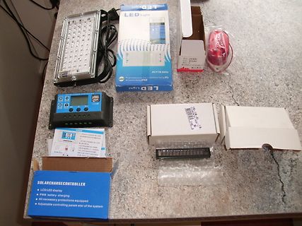 LED-Beleuchtung und Solar-Laderegler mit Verpackung