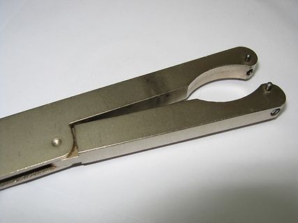 Nahaufnahme einer Metallzange oder eines Werkzeugs