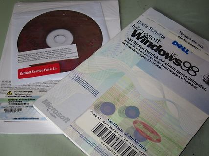 Microsoft Windows 98 CD und Verpackung
