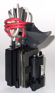 Elektrischer Transformator mit Kabeln
