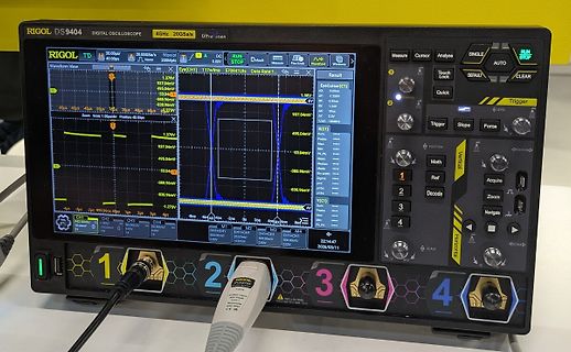Rigol DS9404 Digital Oszilloskop mit Wellenform auf Display