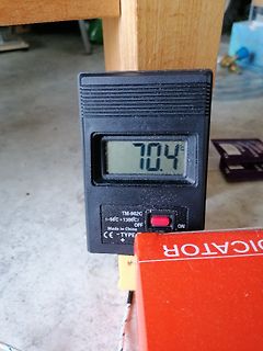 Digitales Thermometer mit Messwert