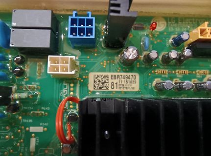Nahaufnahme einer Leiterplatte mit elektronischen Bauteilen