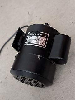 Induktionsmotor mit Typenschild
