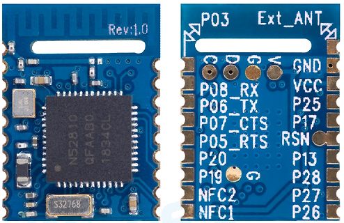 Nahaufnahme einer blauen Leiterplatte mit Mikrocontroller