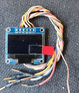 OLED-Display mit Anschlusskabeln