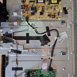 Innenansicht eines elektronischen Geräts mit Leiterplatten
