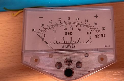 Analoges Messgerät mit Skala