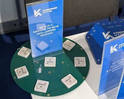 Kosminis Vytis Airborne Tri-Band Anti-Jamming Receiver Komponenten
