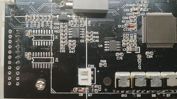 Nahaufnahme einer Leiterplatte mit SMD-Bauteilen