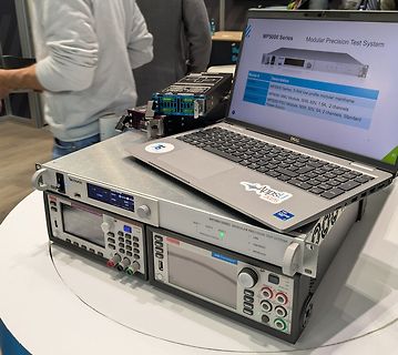 Testsystem mit Laptop und Modulen