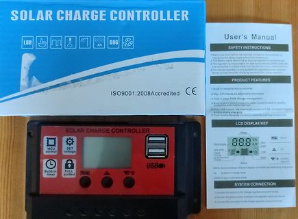 Solar Charge Controller mit Verpackung und Anleitung