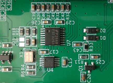 Nahaufnahme einer bestückten Leiterplatte