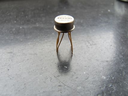 Transistor im TO-5 Gehäuse