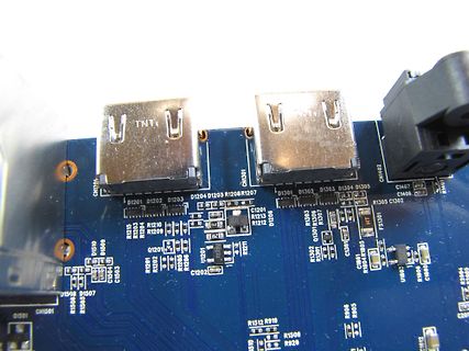 Nahaufnahme einer Leiterplatte mit USB-Buchsen