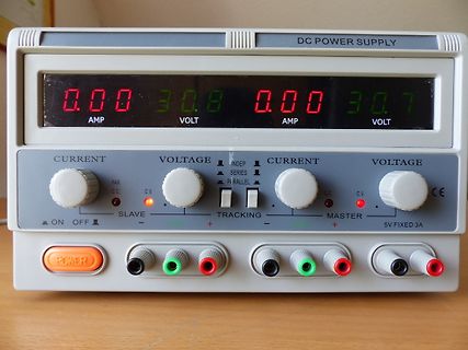 Labornetzteil mit Digitalanzeige