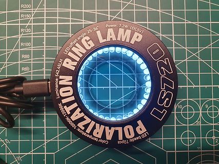 Polarisations-Ringlampe auf Schneidematte