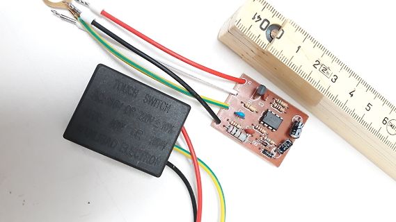 Touch-Switch-Modul mit Leiterplatte und Kabeln