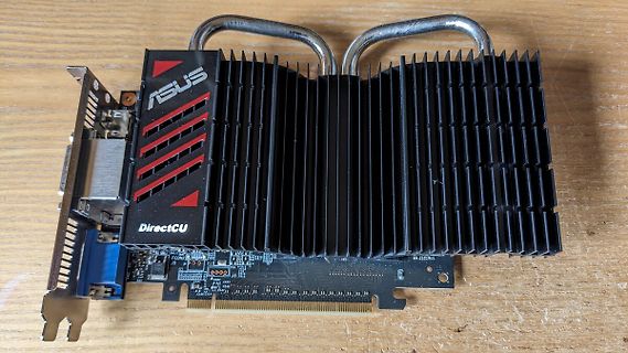 ASUS DirectCU Grafikkarte mit Kühlkörper