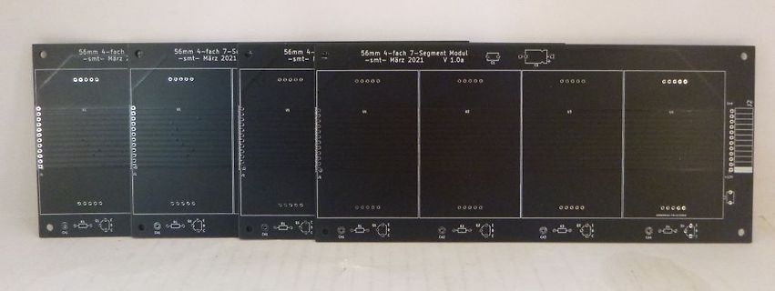 Mehrere unbestückte Leiterplatten für 7-Segment-Module