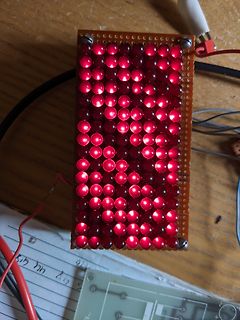 Rote LED-Matrix auf Lochrasterplatine