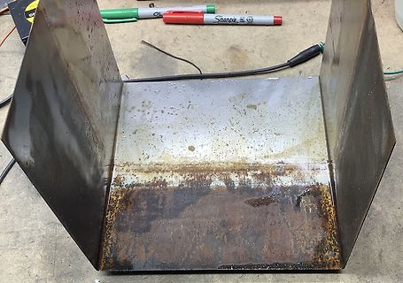 Metallbehälter in einer Werkstatt