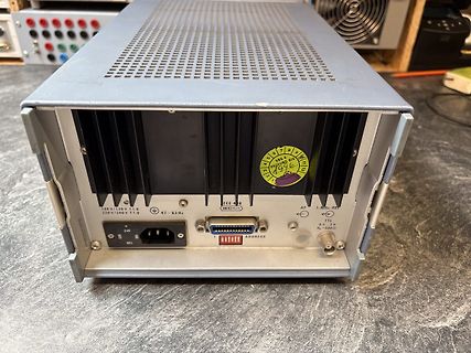 Rückseite eines elektronischen Messgeräts
