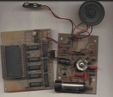 Leiterplatte mit MC14543B ICs und Lautsprecher