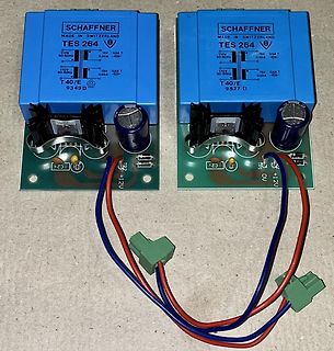 Zwei Schaffner TES 264 Netzteile auf Leiterplatten
