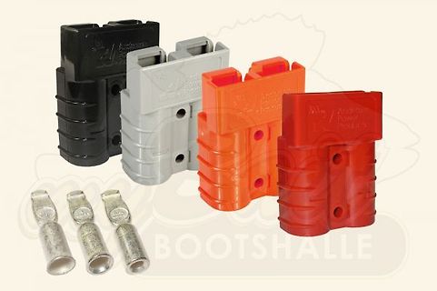 Vier farbige Steckverbinder und drei Crimp-Kontakte
