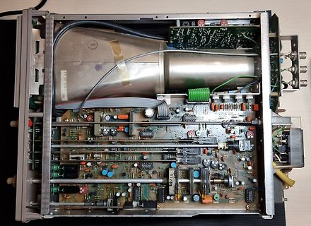 Innenansicht eines alten Röhrenfernsehers oder Monitors