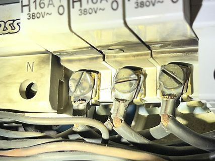 Anschlussklemmen einer elektrischen Komponente
