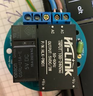 Aufbau mit Hi-Link Netzteil und Omron Relais