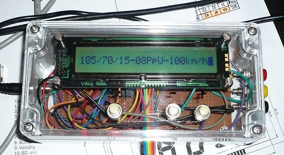 Prototyp mit LCD-Display und freier Verdrahtung