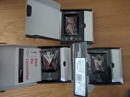 Drei Verpackungen von Texas Instruments LaunchPad Boards
