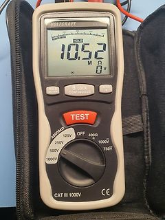 Digitalmultimeter mit Messwert