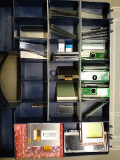 Sortimentsbox mit verschiedenen LCD-Displays und Bauteilen