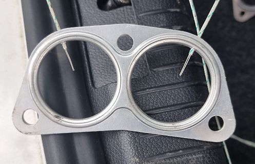 Metallische Dichtung mit zwei großen Öffnungen