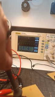 Rigol DS1052E Oszilloskop mit Rechtecksignal