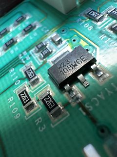 Nahaufnahme einer Leiterplatte mit SMD-Bauteilen