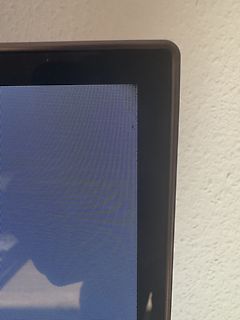 Nahaufnahme eines Displays mit sichtbarem Pixelraster